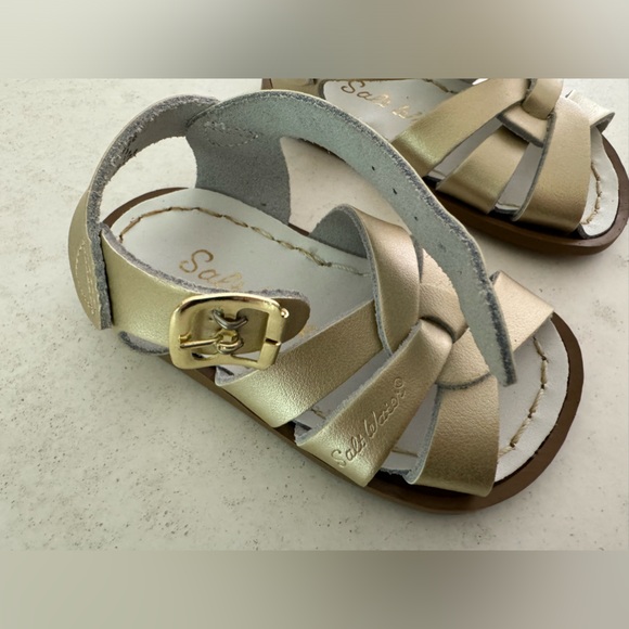 Salt Water Sandals Original Gold Baby Size 4 - Picture 2 of 5